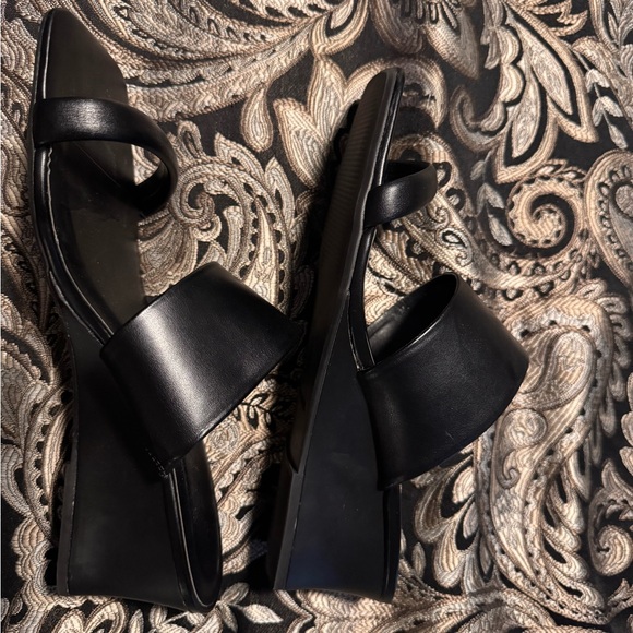 Anne Klein wedge slip on. - Picture 6 of 6